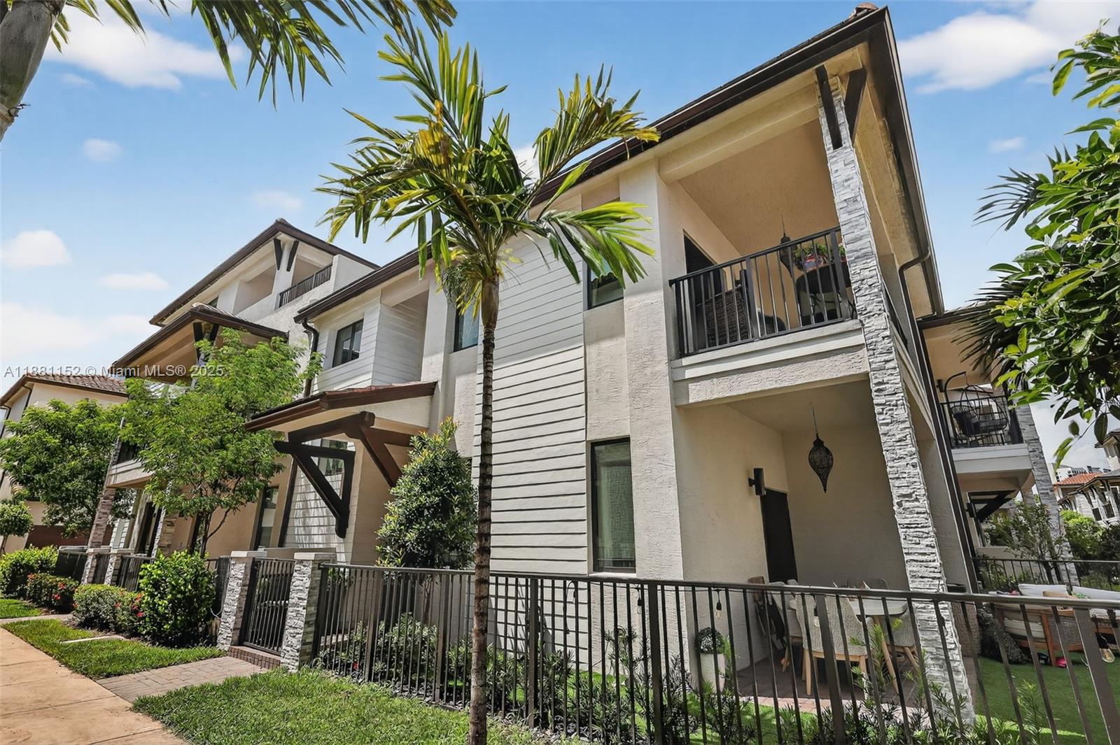 DOWNTOWN DORAL SOUTH PHAS - Residential