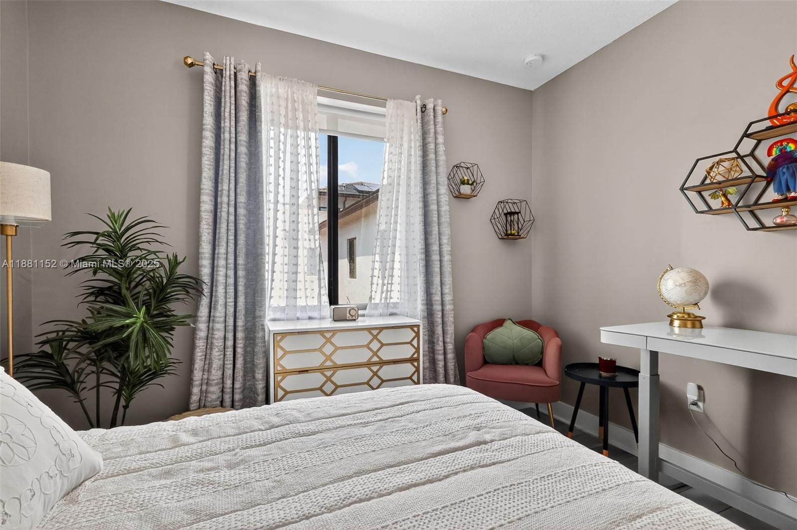 DOWNTOWN DORAL SOUTH PHAS - Residential