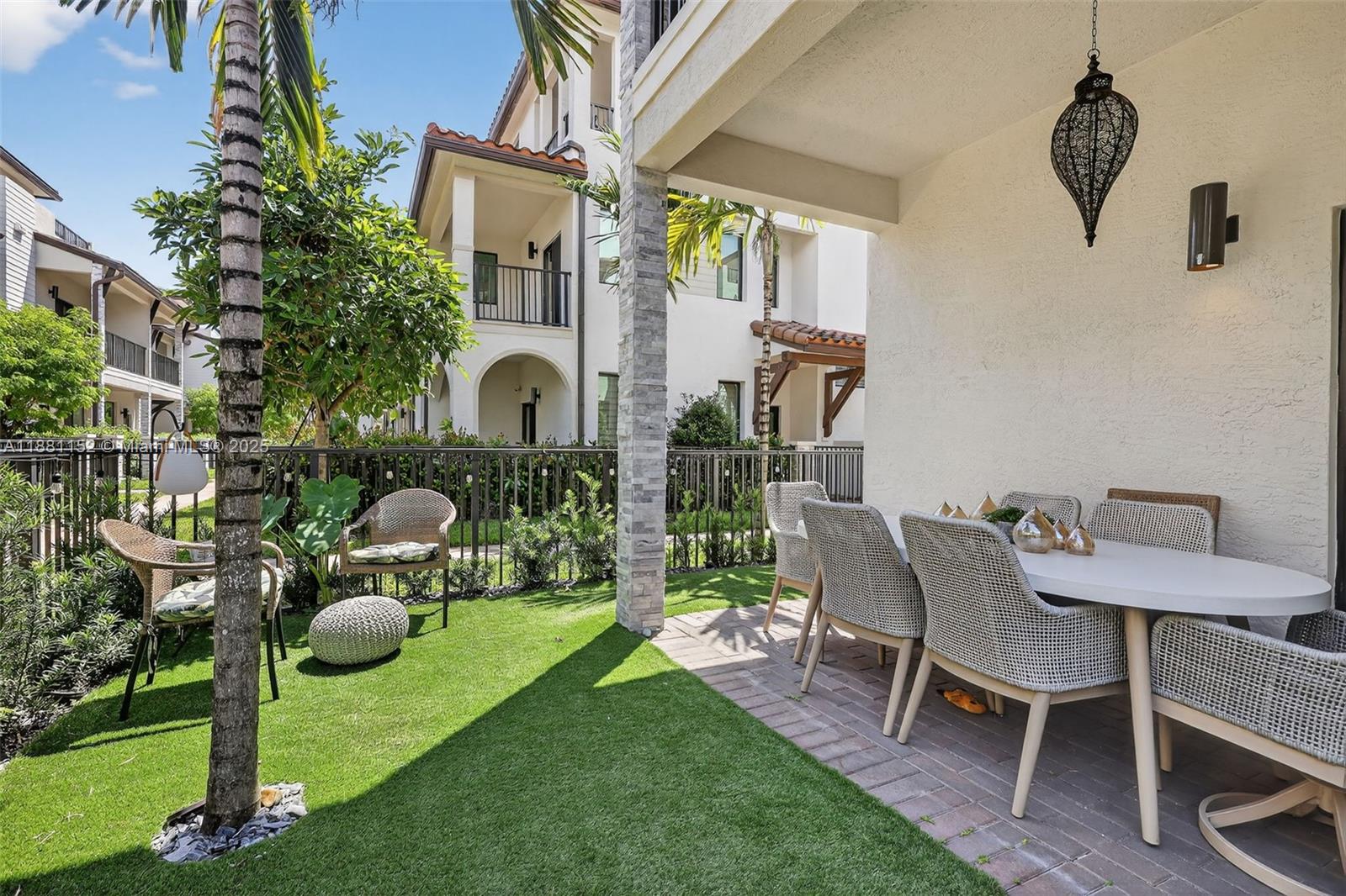 DOWNTOWN DORAL SOUTH PHAS - Residential