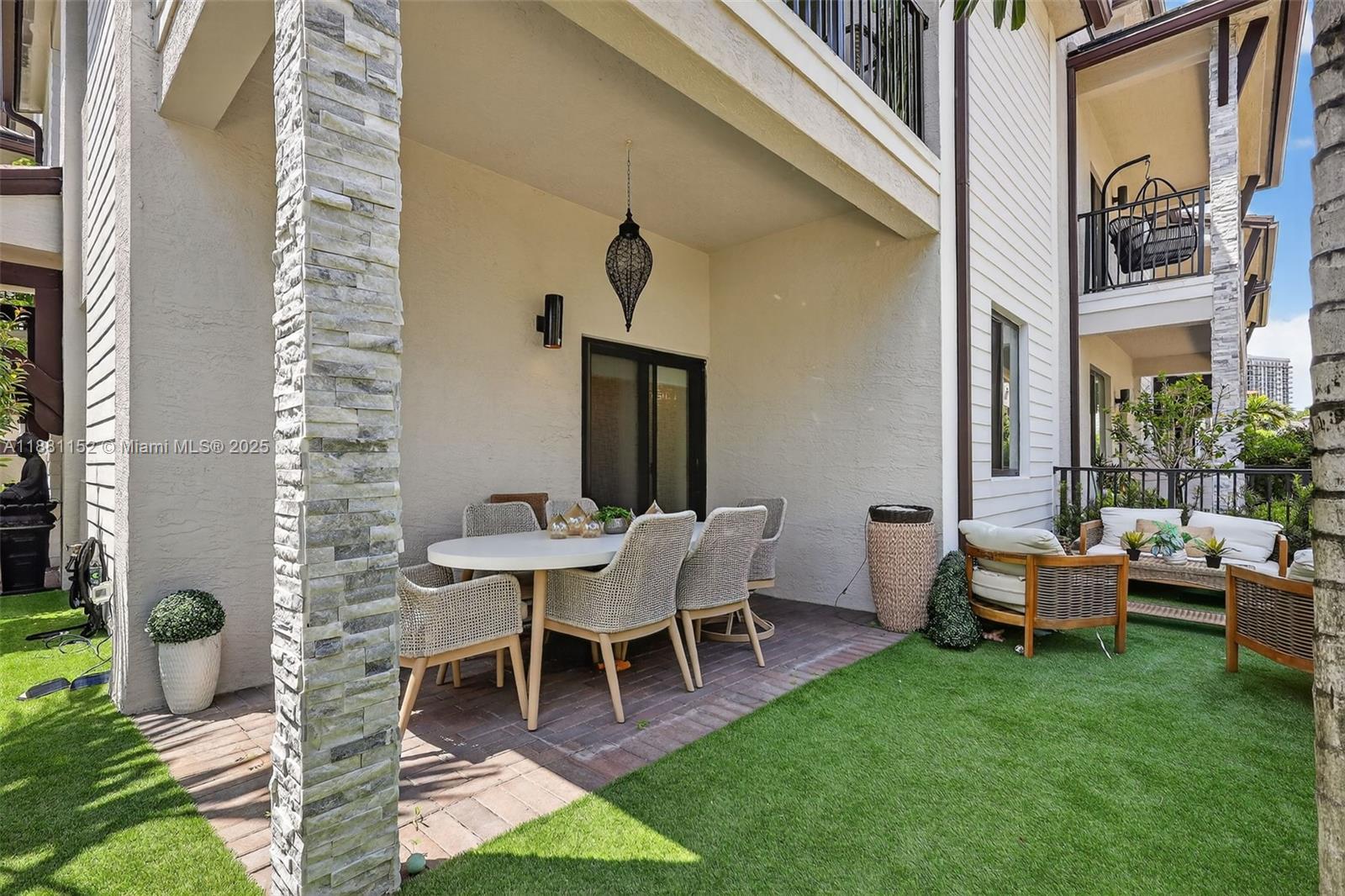 DOWNTOWN DORAL SOUTH PHAS - Residential