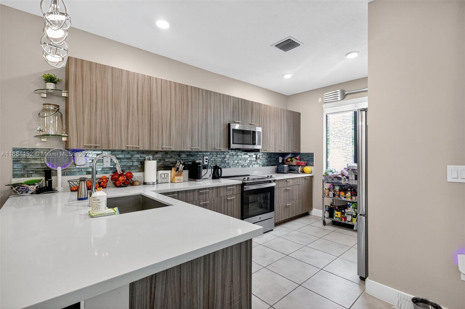 DOWNTOWN DORAL SOUTH PHAS - Residential