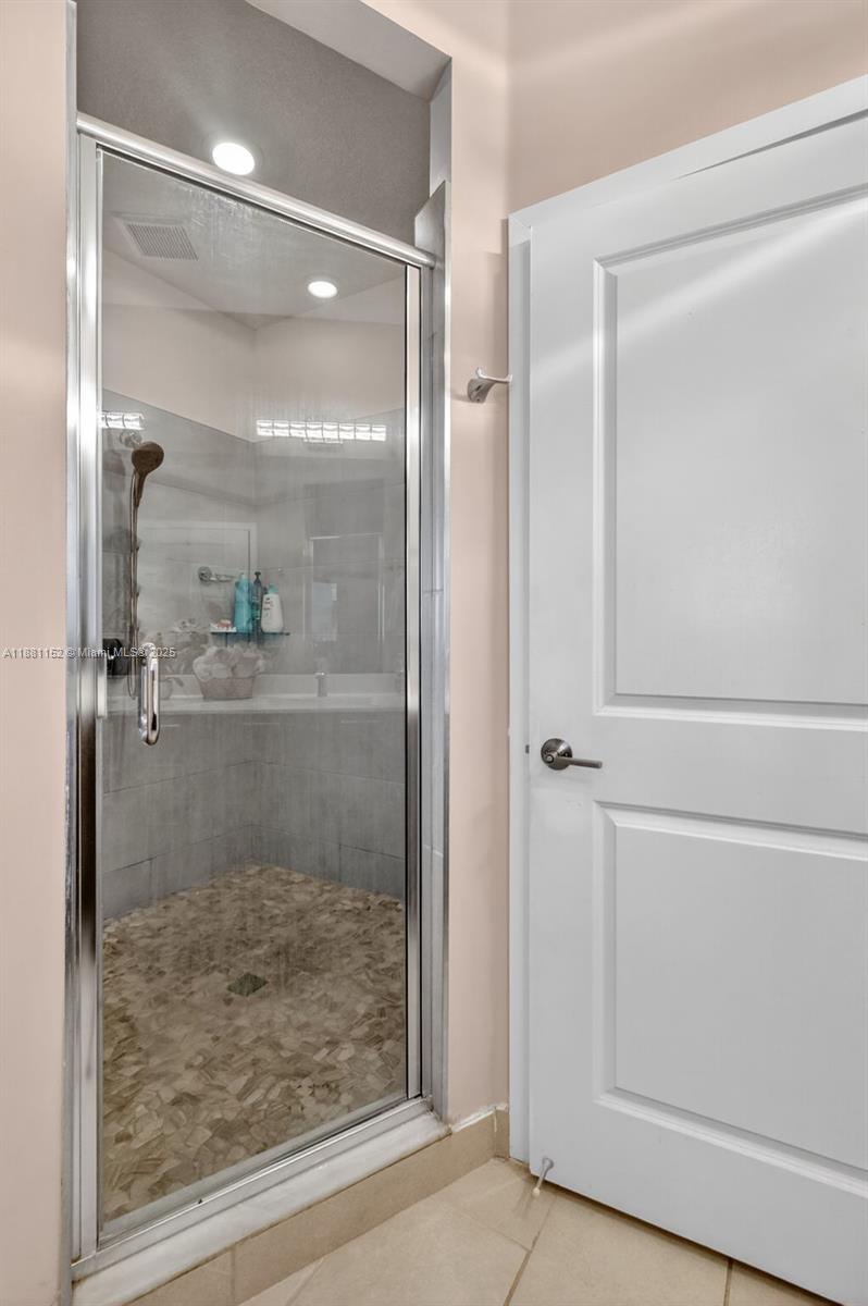 DOWNTOWN DORAL SOUTH PHAS - Residential