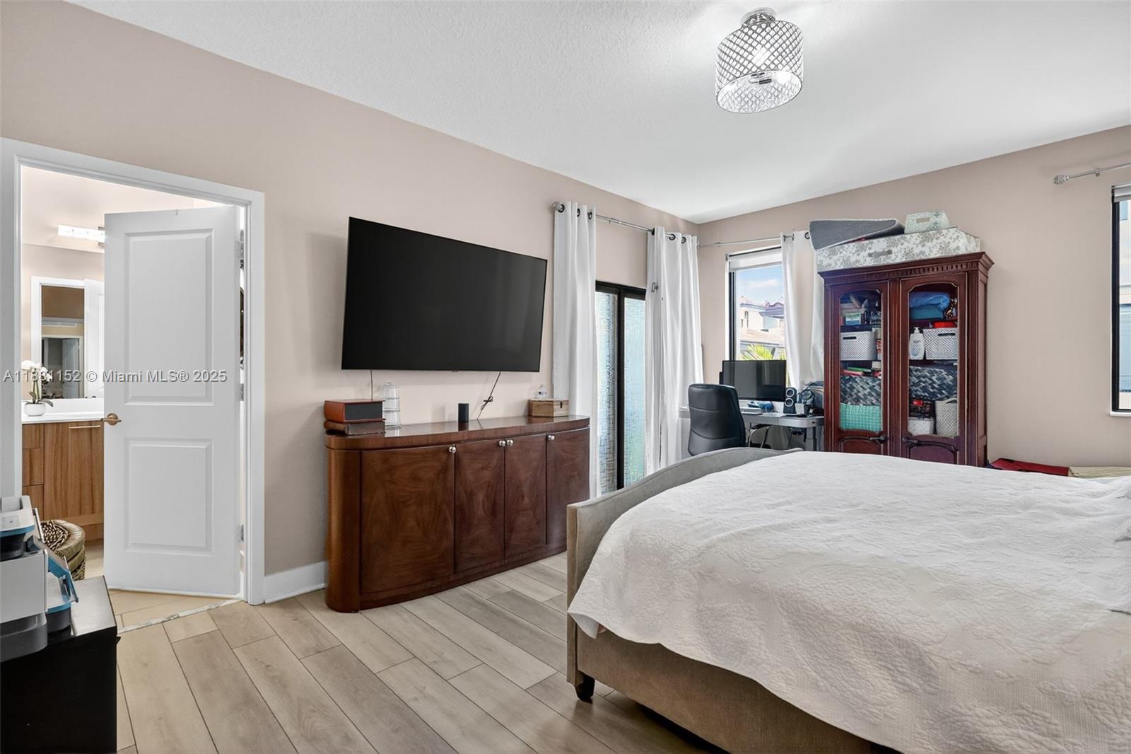 DOWNTOWN DORAL SOUTH PHAS - Residential