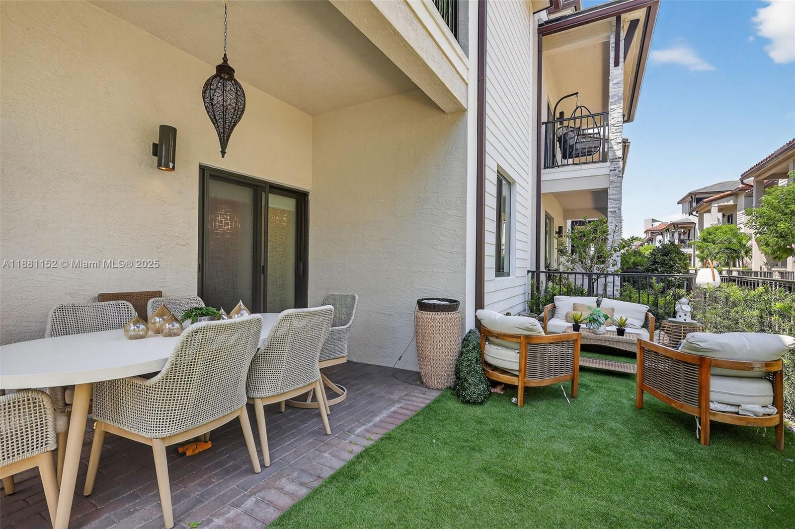 DOWNTOWN DORAL SOUTH PHAS - Residential