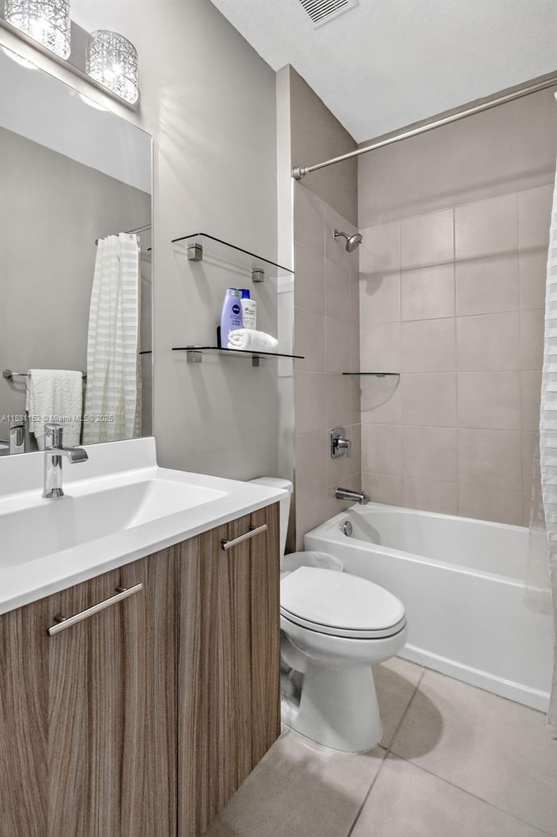 DOWNTOWN DORAL SOUTH PHAS - Residential