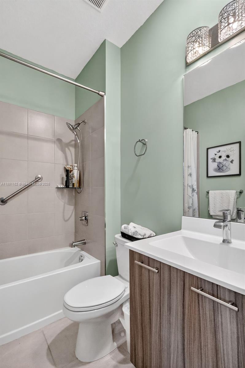 DOWNTOWN DORAL SOUTH PHAS - Residential