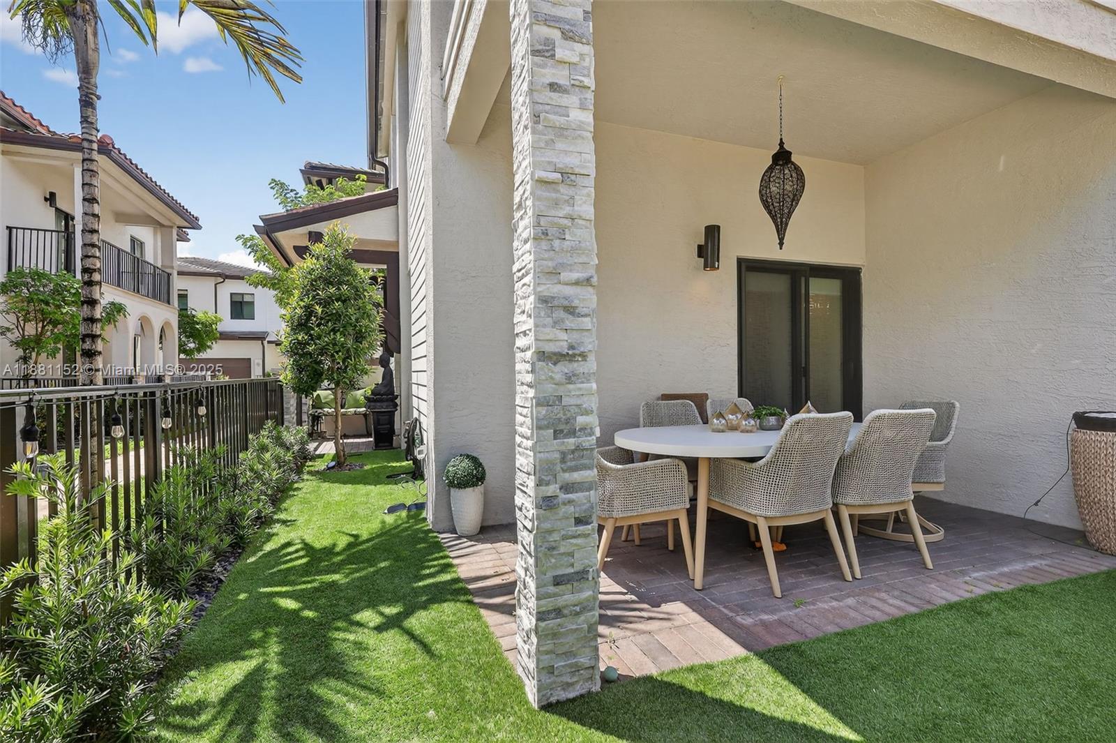 DOWNTOWN DORAL SOUTH PHAS - Residential