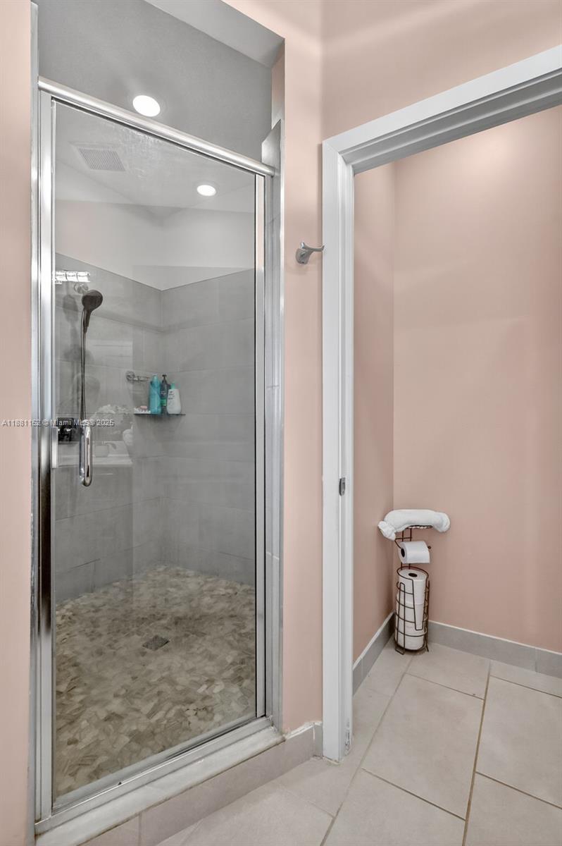 DOWNTOWN DORAL SOUTH PHAS - Residential