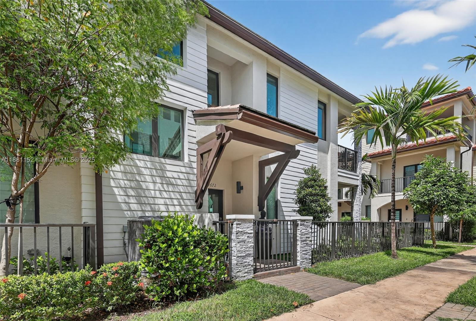 DOWNTOWN DORAL SOUTH PHAS - Residential