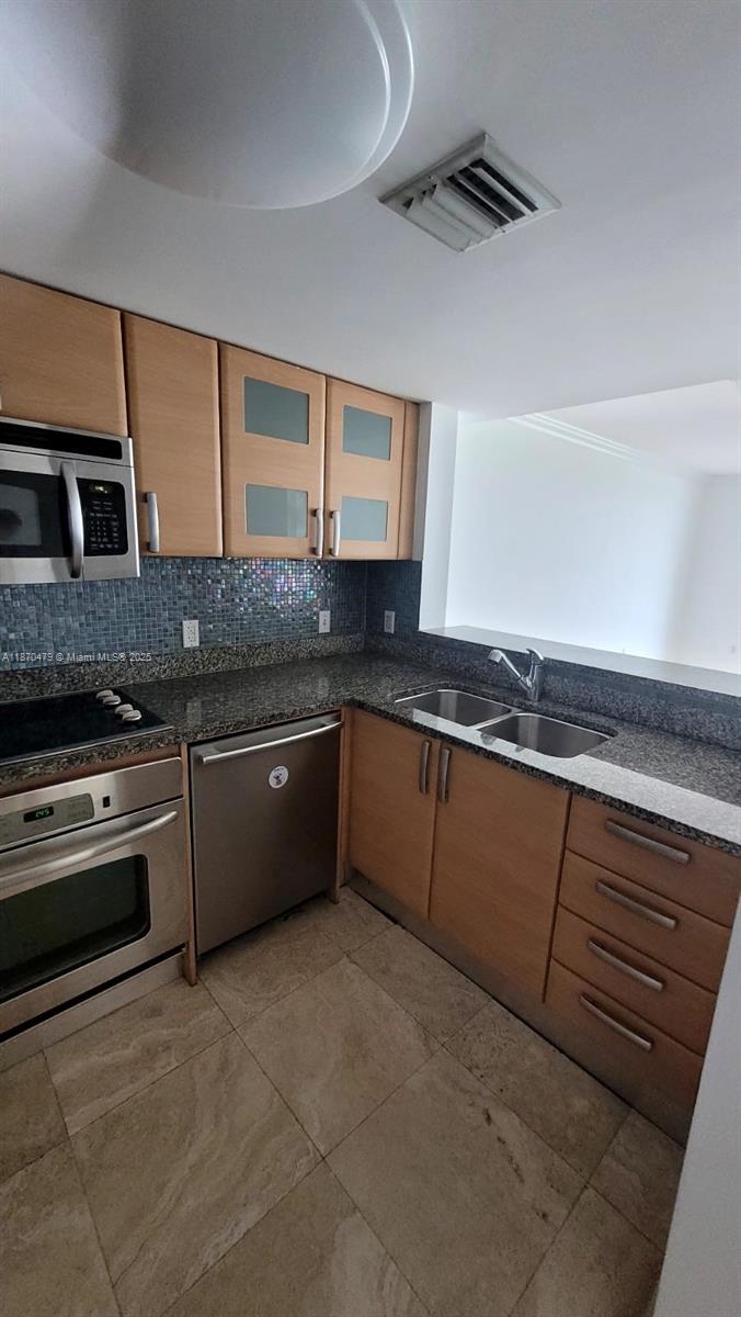 SKYLINE ON BRICKELL CONDO - Residential