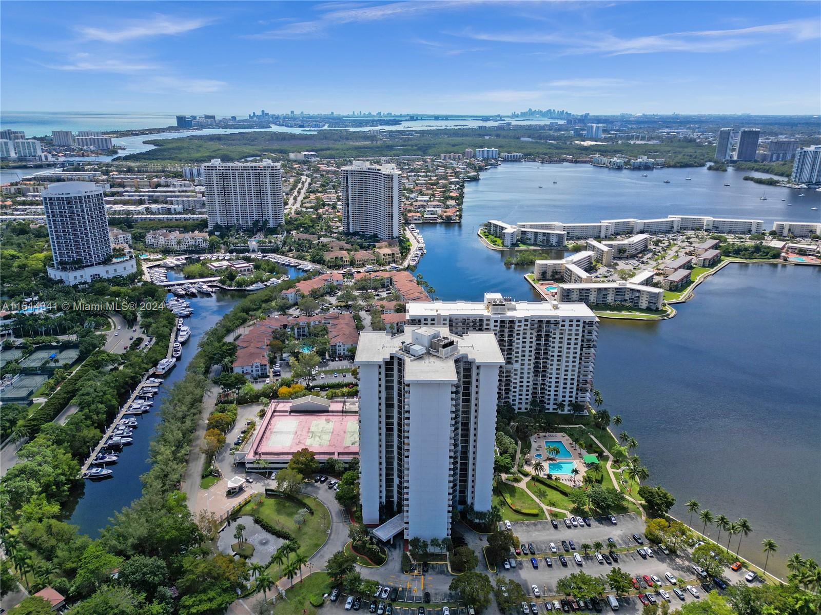 BISCAYNE COVE - Residential