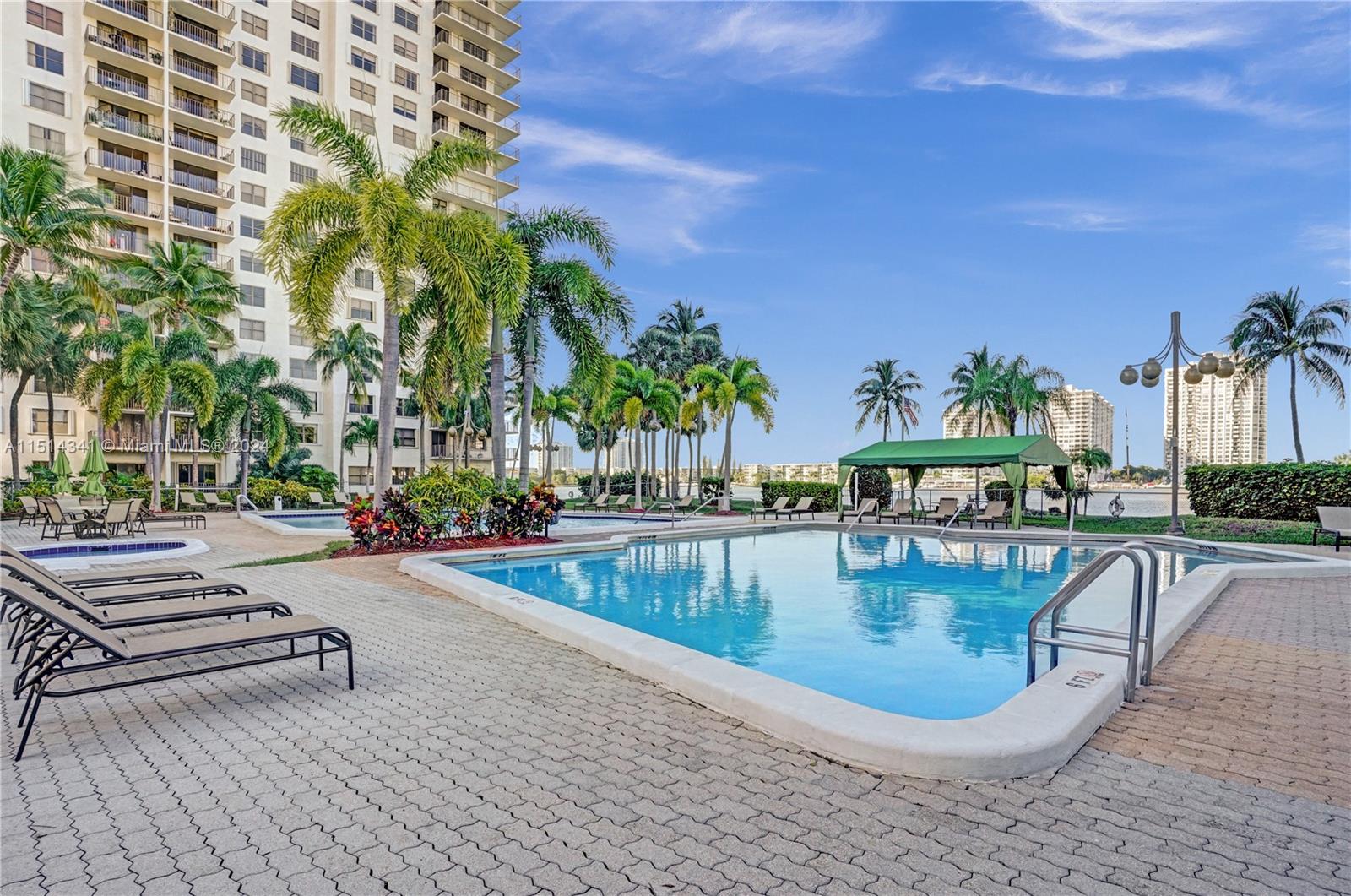 BISCAYNE COVE - Residential