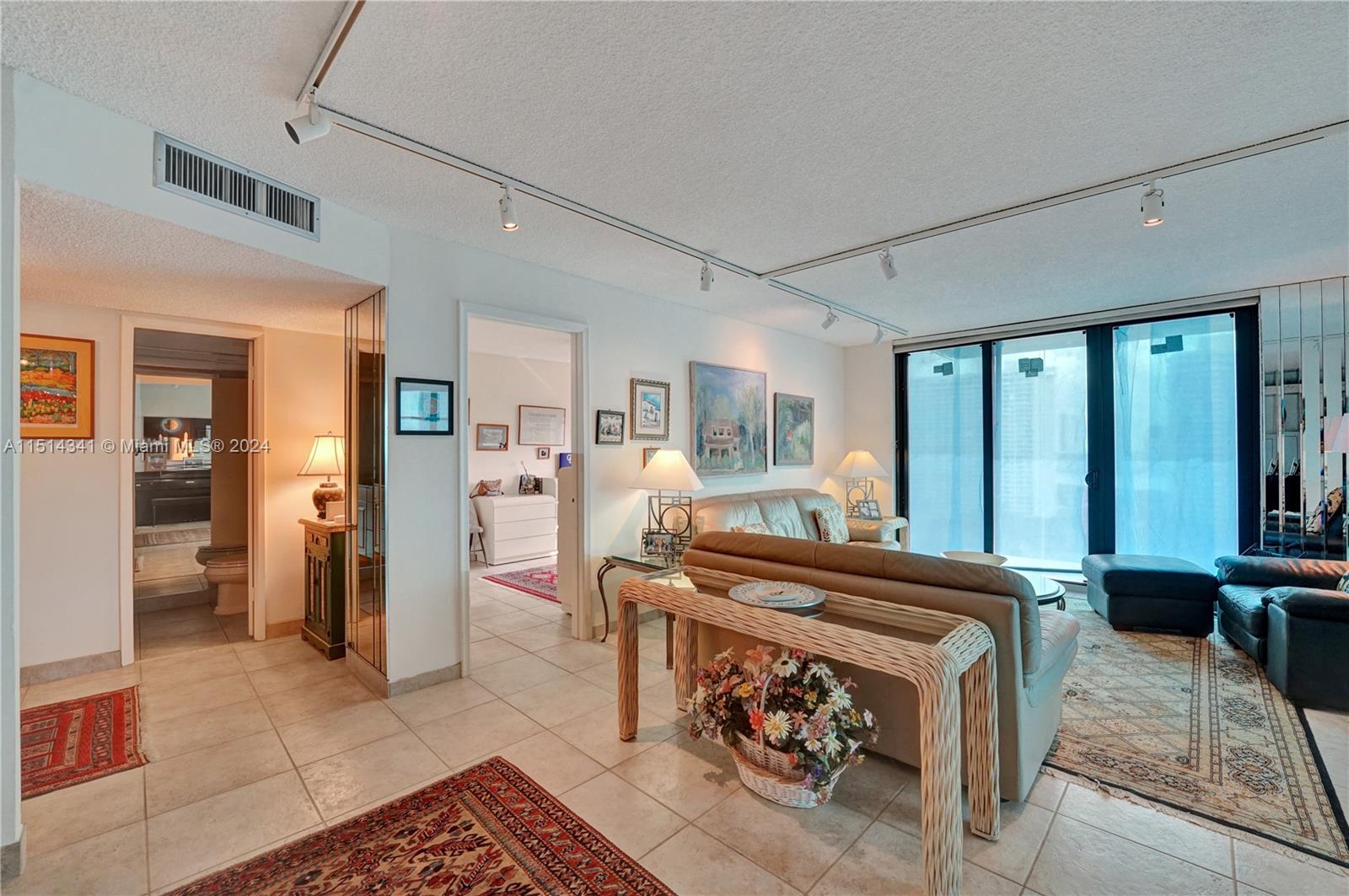 BISCAYNE COVE - Residential