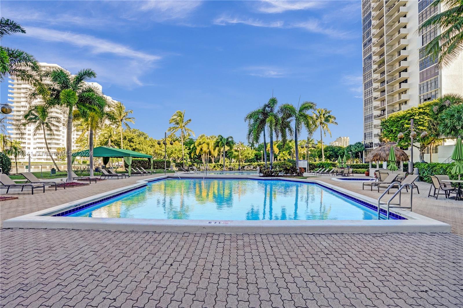 BISCAYNE COVE - Residential