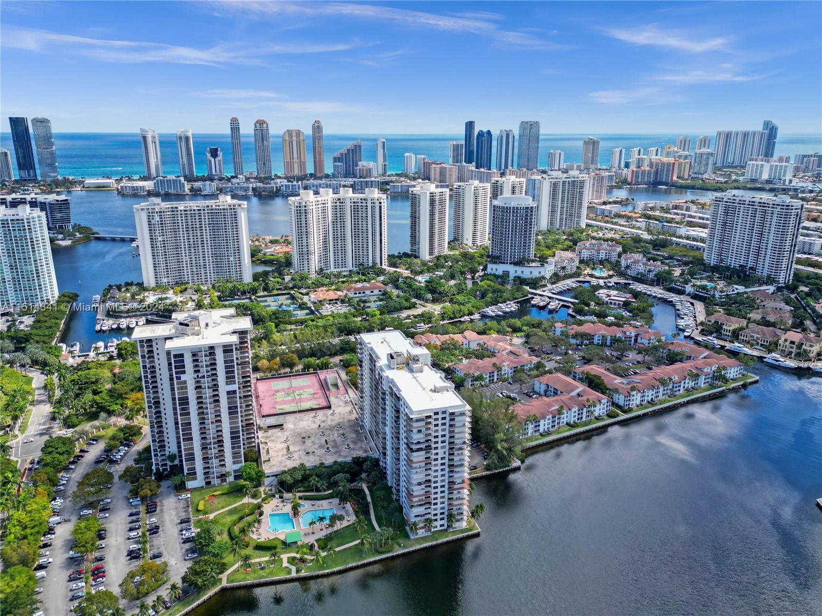 BISCAYNE COVE - Residential