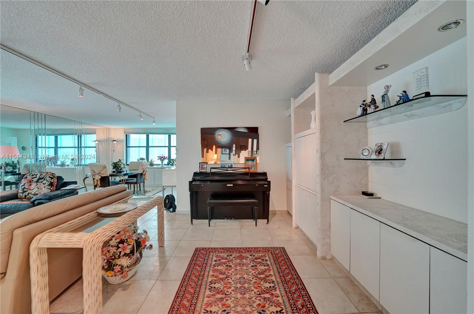 BISCAYNE COVE - Residential