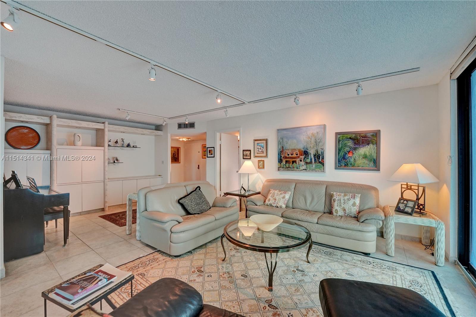 BISCAYNE COVE - Residential