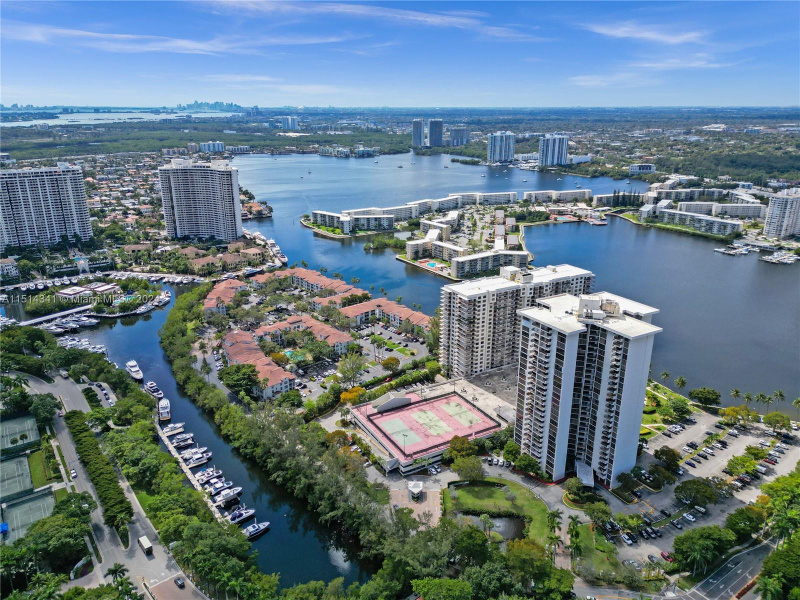 BISCAYNE COVE - Residential