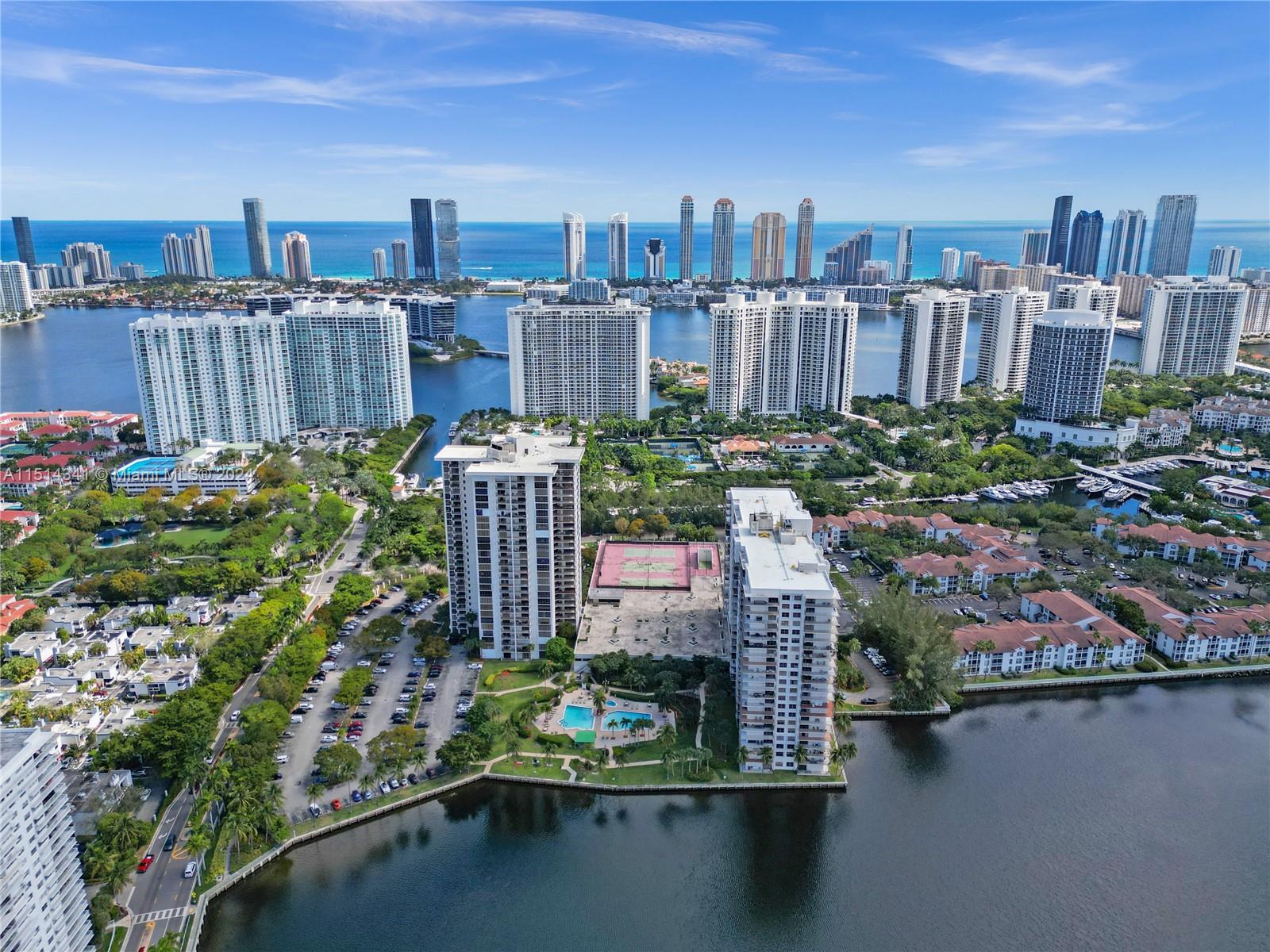 BISCAYNE COVE - Residential