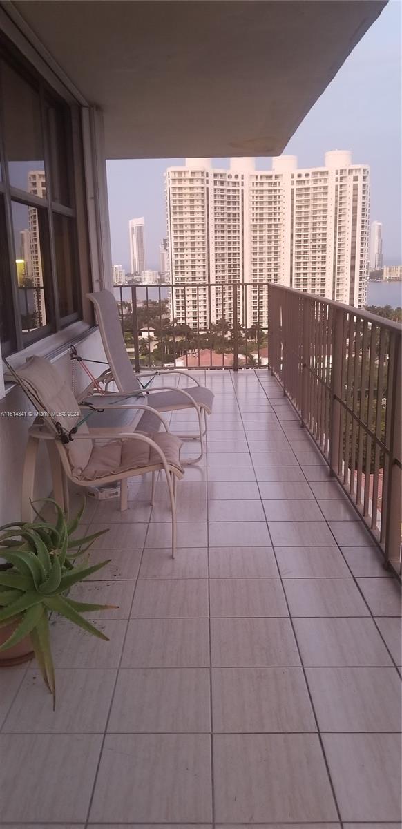BISCAYNE COVE - Residential