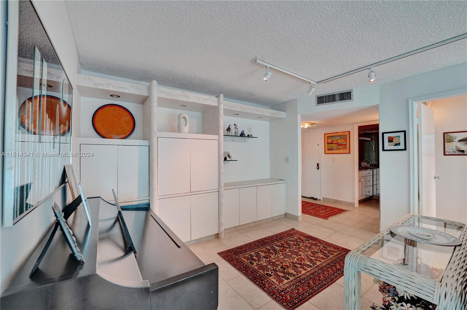 BISCAYNE COVE - Residential