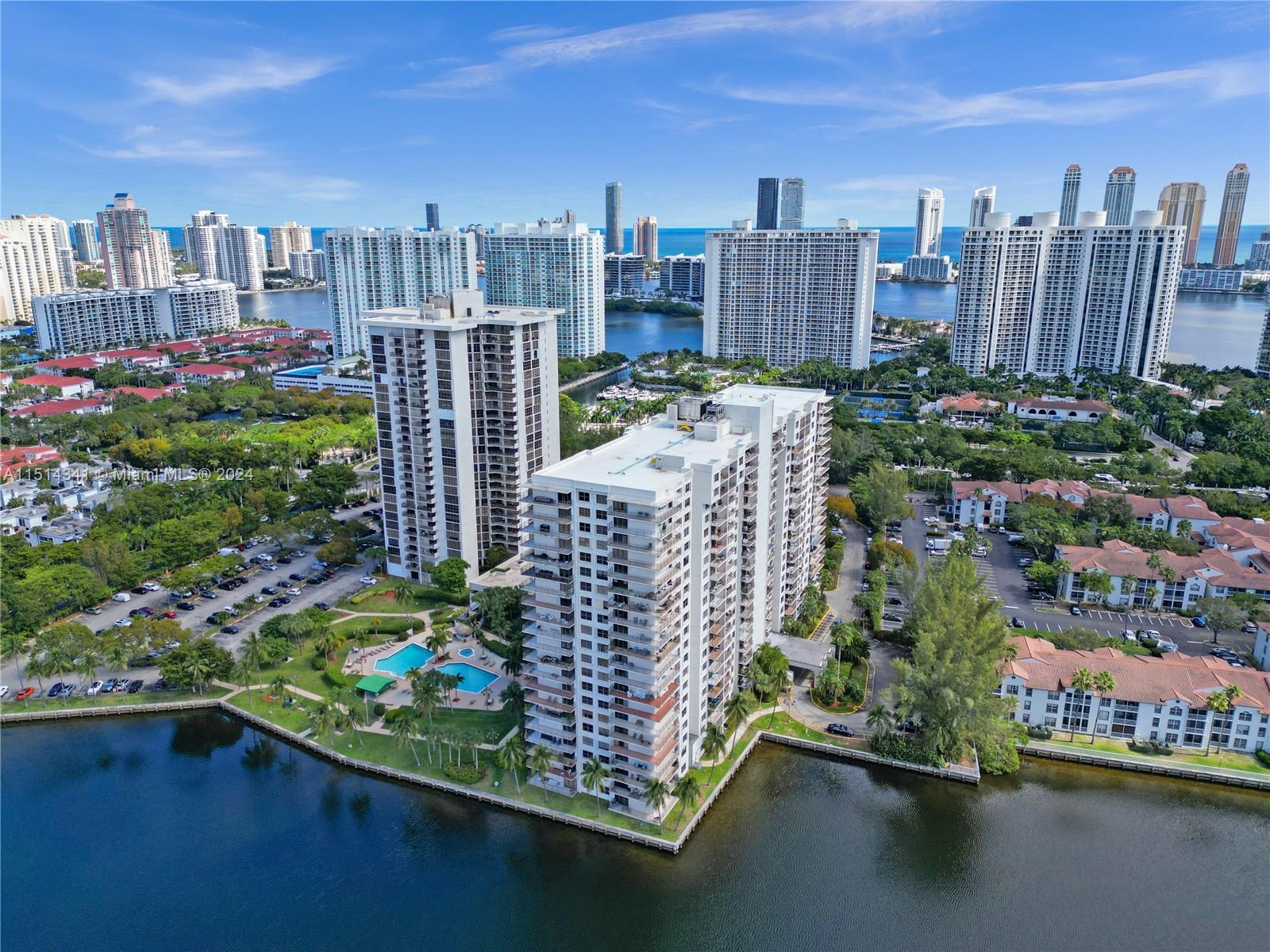 BISCAYNE COVE - Residential