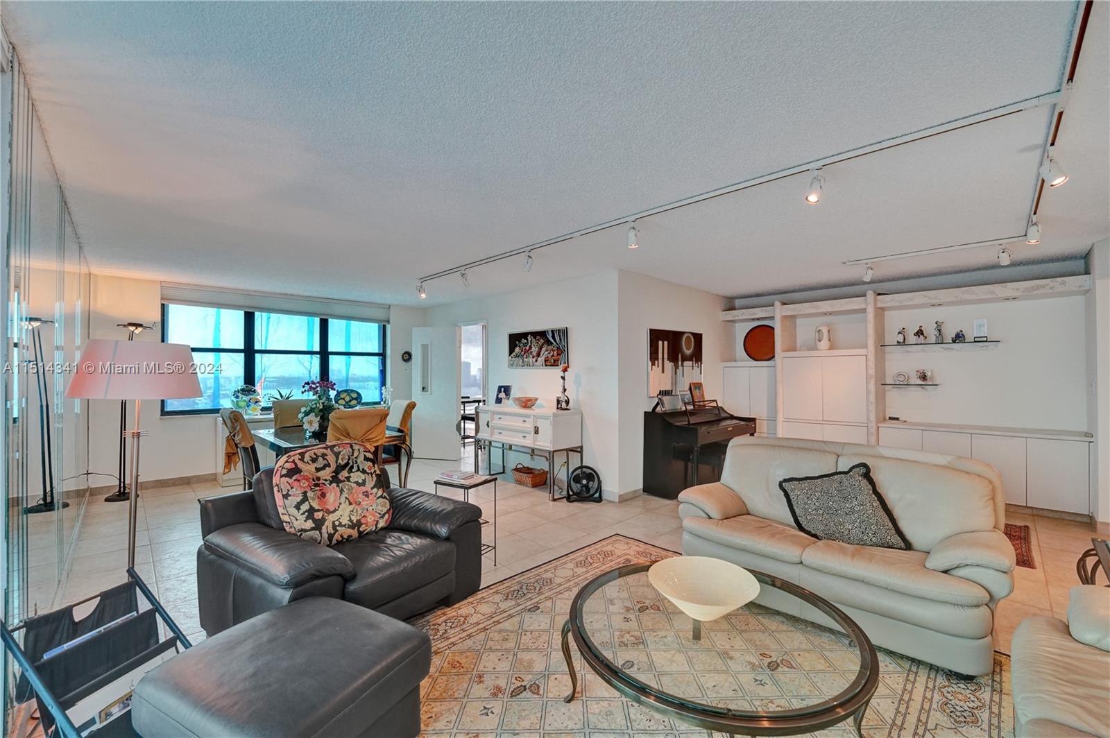 BISCAYNE COVE - Residential