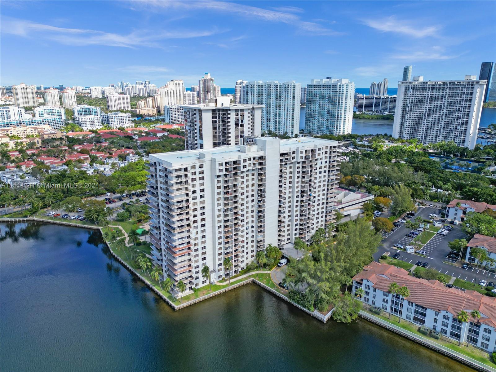 BISCAYNE COVE - Residential