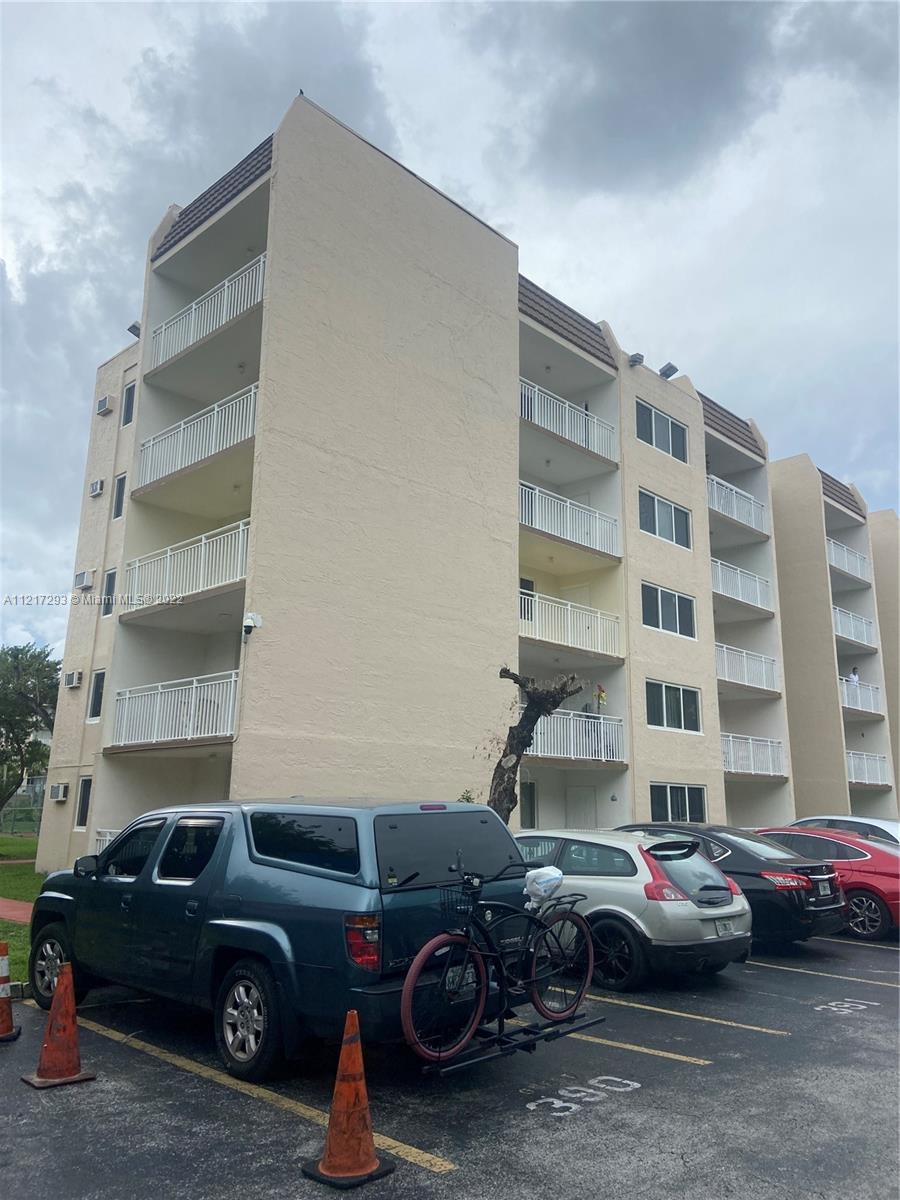 Beautiful and remodeled Big Corner Unit on the 3er floor, 2 large balconies, lots of closets, quartz counter top, new impact windows. Laundry room on each floor.  Centrally located, walking distance to all, close to shopping center, banks, restaurants, public transportation and major highways. 
The building offers a tennis court, pool and small gym.  On site management. 2 parking spaces and as per association No Pets.
Please submit with Contract to Lease, completed rental application, IDs, Credit Report and Proof of Income, 3 last month’s bank statements and Pay Stubs, Past Landlord info & Police report. Call Listing Agent for showings.