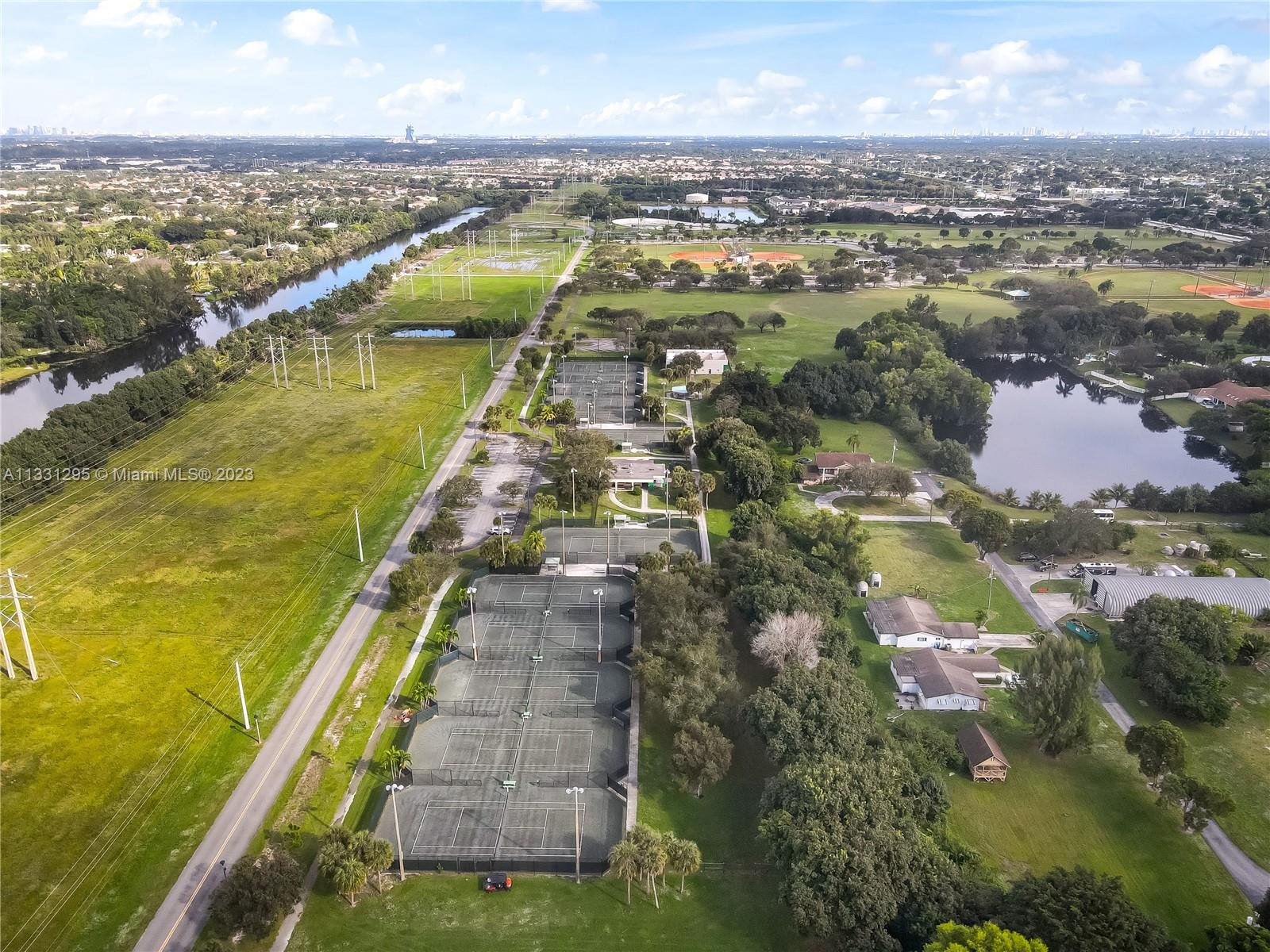 EMBASSY LAKES - Residential