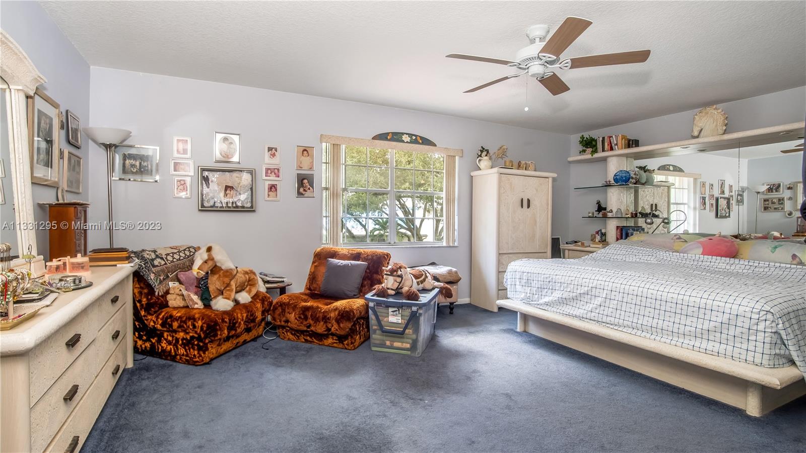 EMBASSY LAKES - Residential