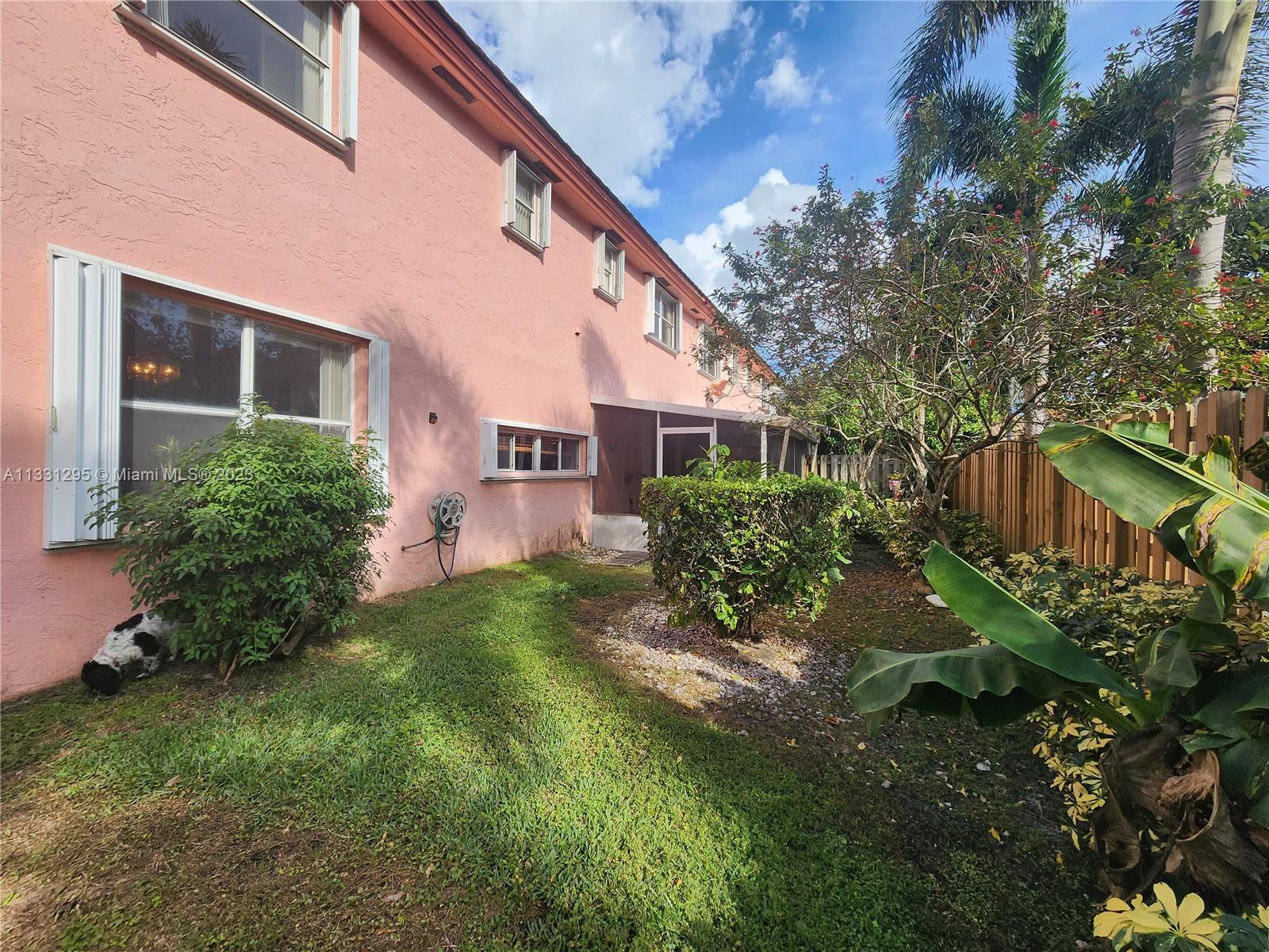 EMBASSY LAKES - Residential