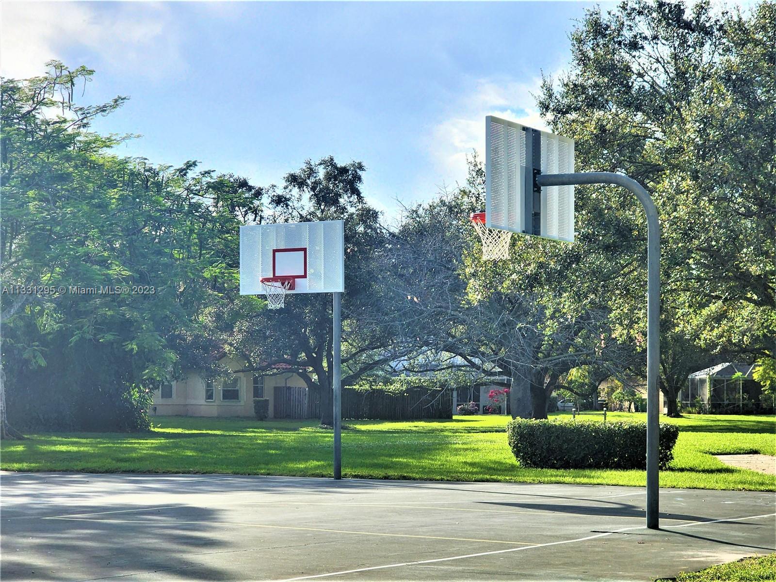 EMBASSY LAKES - Residential