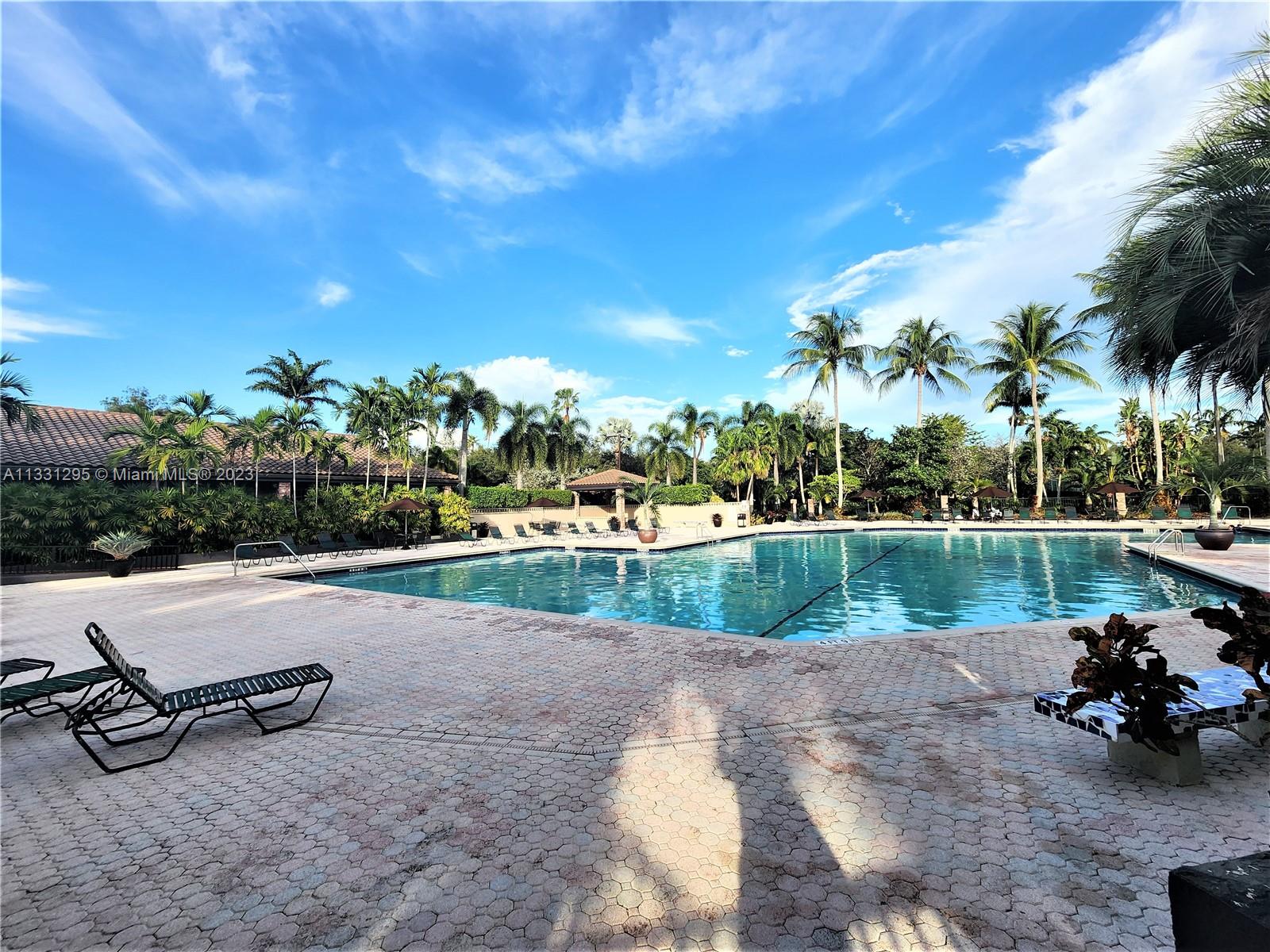 EMBASSY LAKES - Residential