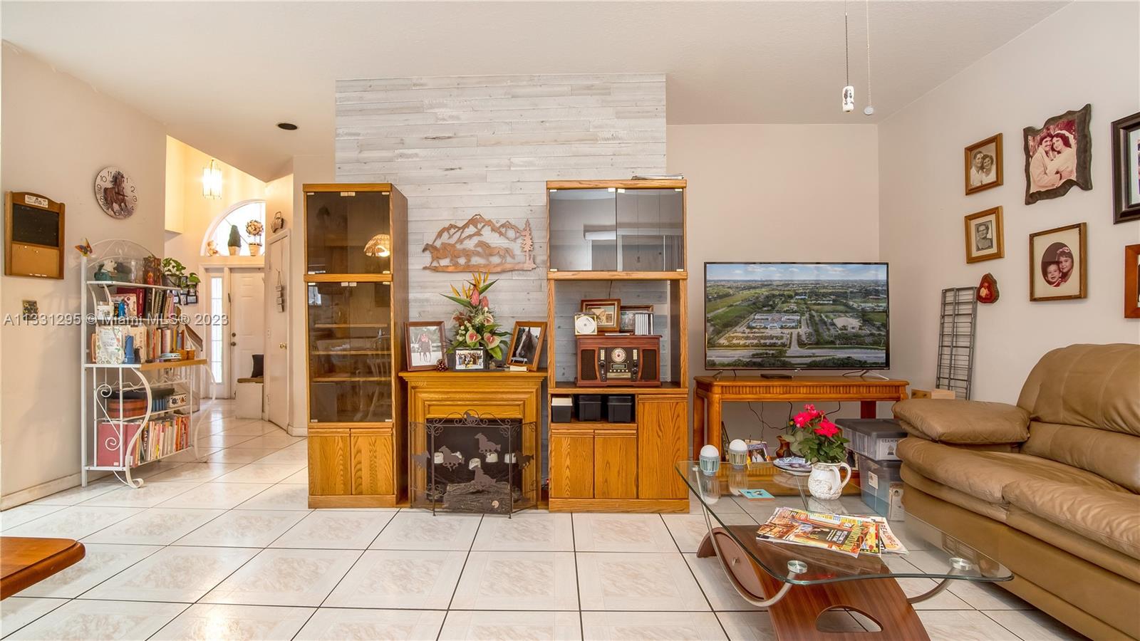 EMBASSY LAKES - Residential