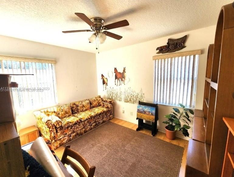 EMBASSY LAKES - Residential