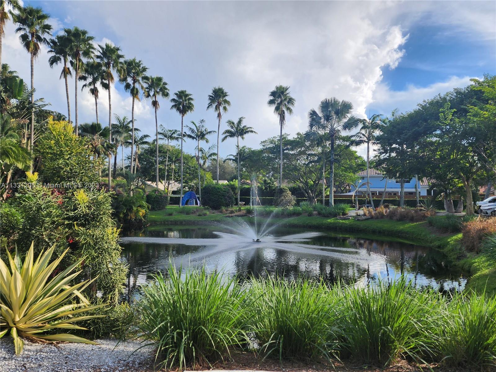 EMBASSY LAKES - Residential