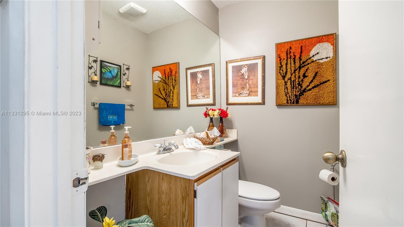 EMBASSY LAKES - Residential