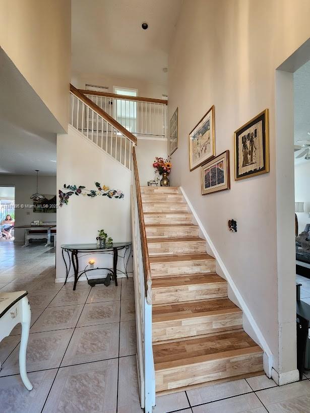 EMBASSY LAKES - Residential