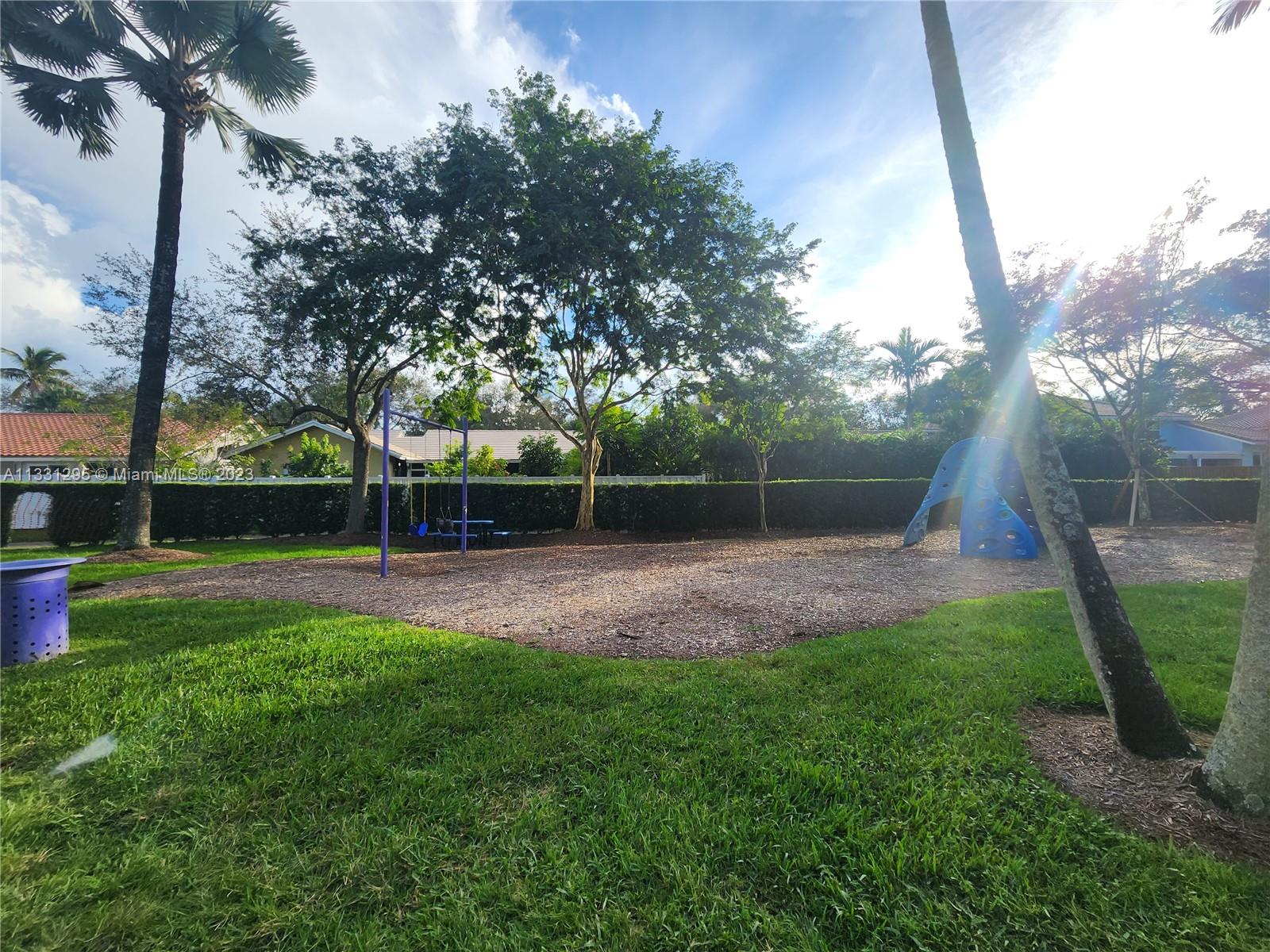 EMBASSY LAKES - Residential