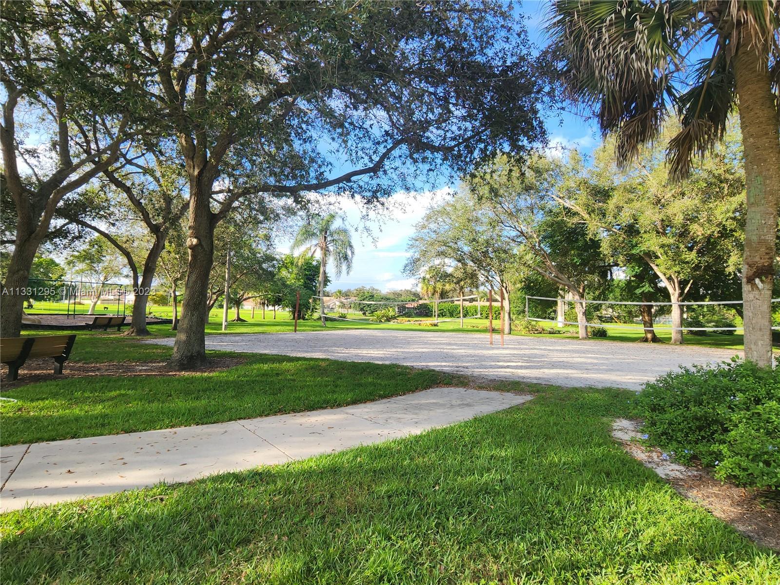 EMBASSY LAKES - Residential