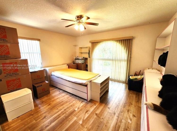 EMBASSY LAKES - Residential