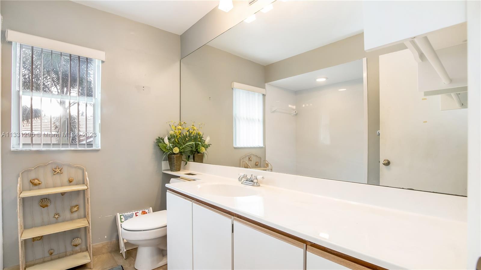 EMBASSY LAKES - Residential