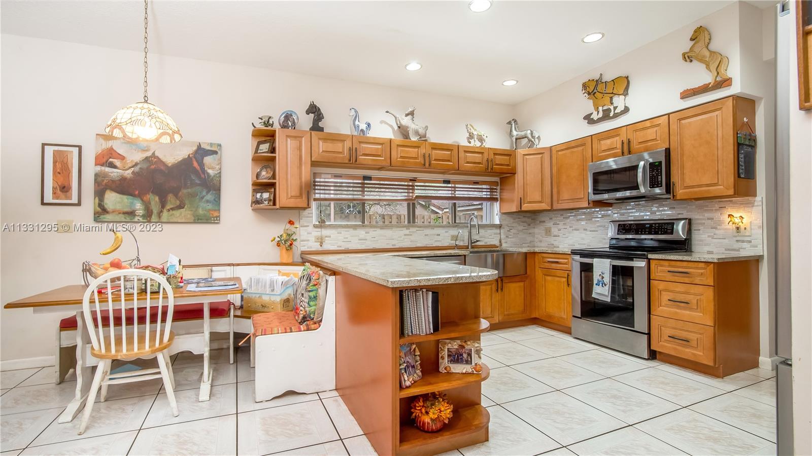 EMBASSY LAKES - Residential