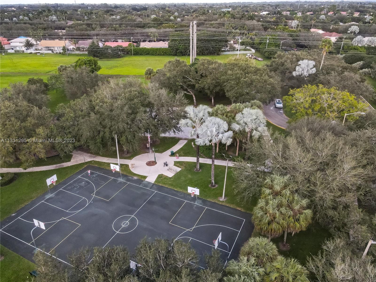 EMBASSY LAKES - Residential