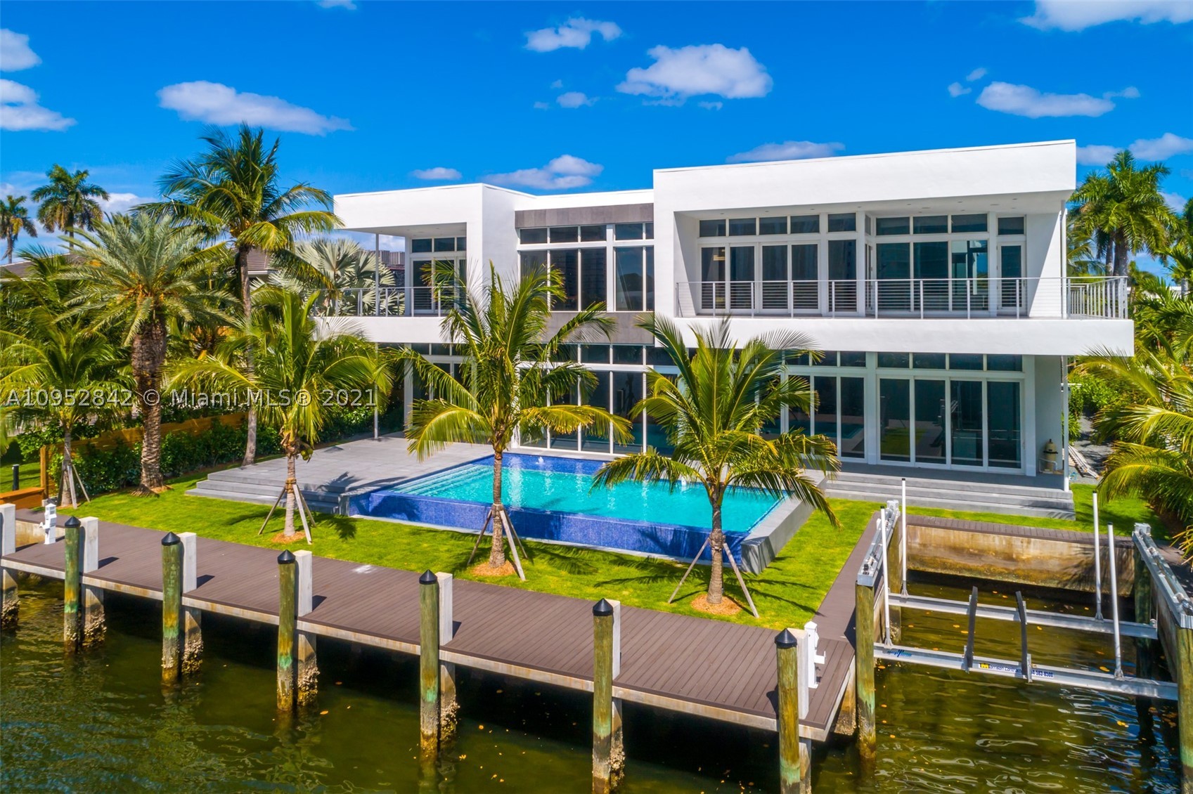 GOLDEN BEACH SEC E - Residential