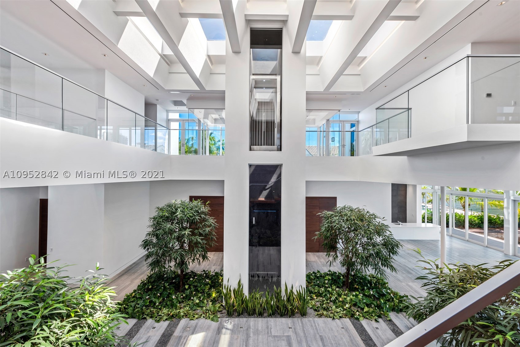 GOLDEN BEACH SEC E - Residential