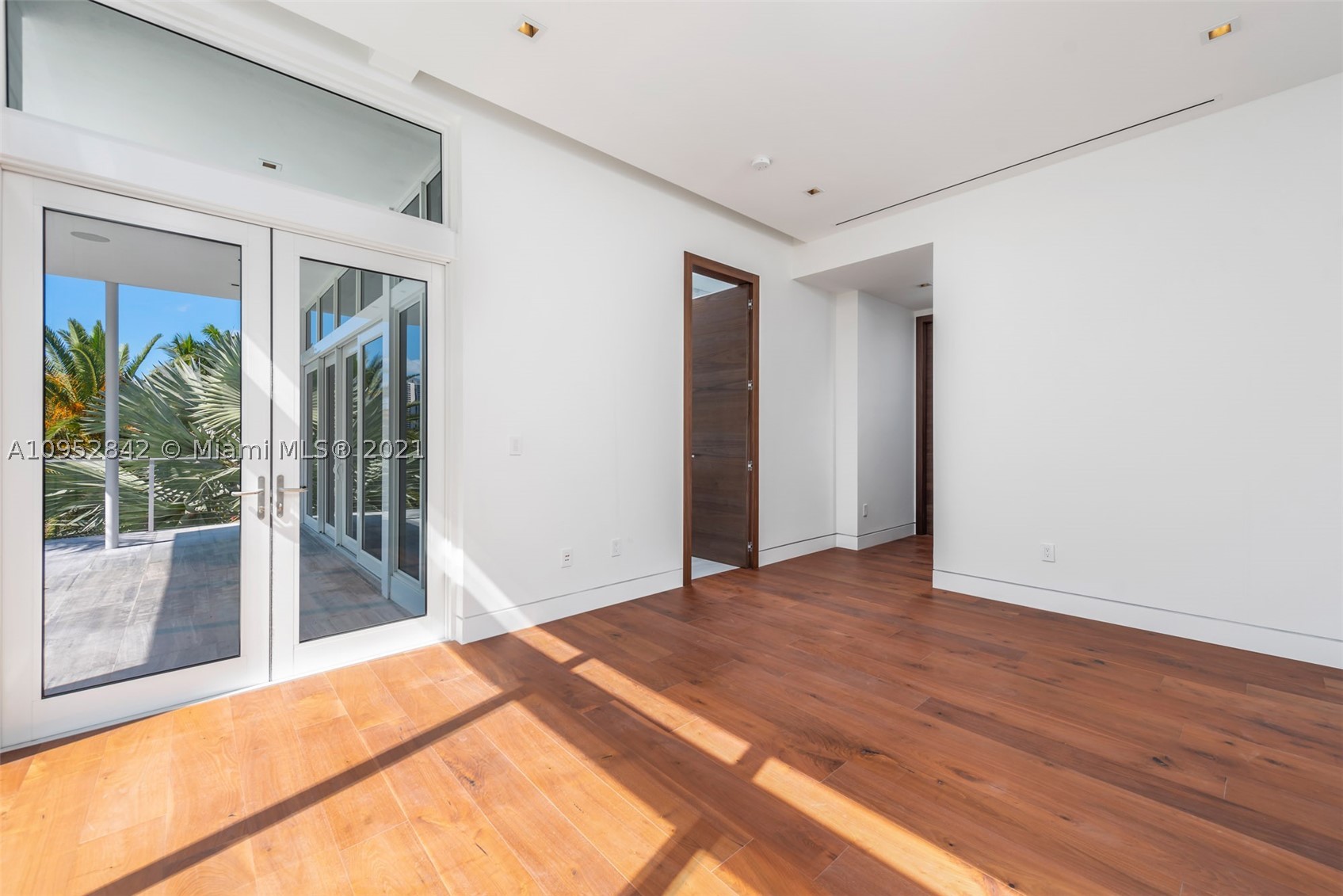 GOLDEN BEACH SEC E - Residential