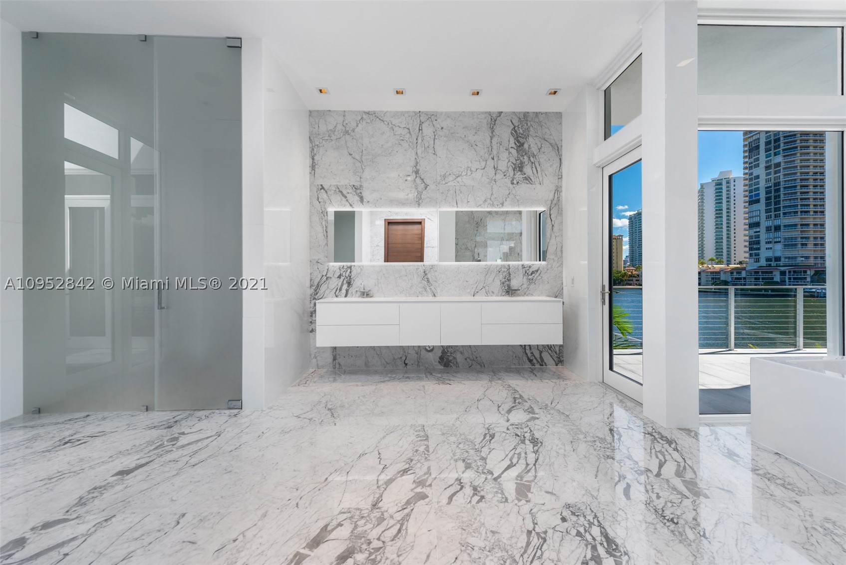 GOLDEN BEACH SEC E - Residential