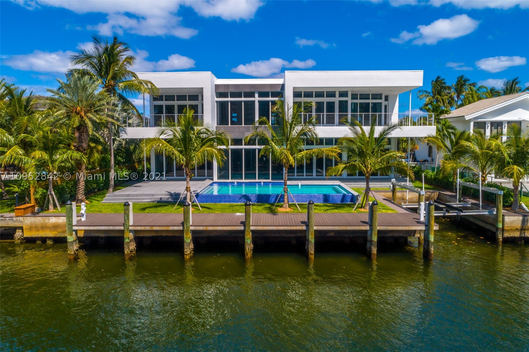 GOLDEN BEACH SEC E - Residential